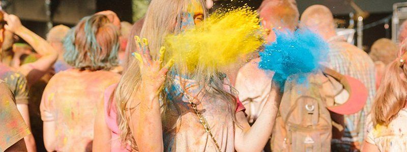 Все цвета радуги в воздухе: появилось видео KolirFest в Днепре с высоты