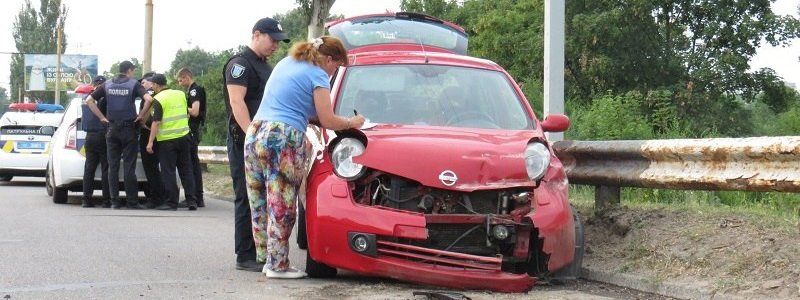 ДТП на Запорожском шоссе: от удара Nissan развернуло в обратном направлении