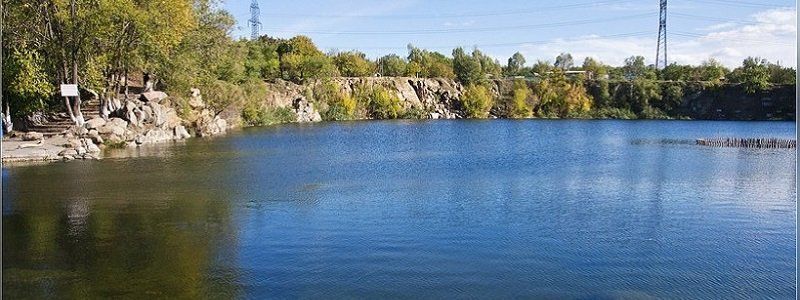 Смертельный прыжок: на карьере на Красном Камне разбился мужчина