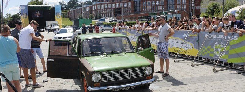 В Днепре проходит чемпионат по автозвуку и автотюнингу "ЕММА-Украина"