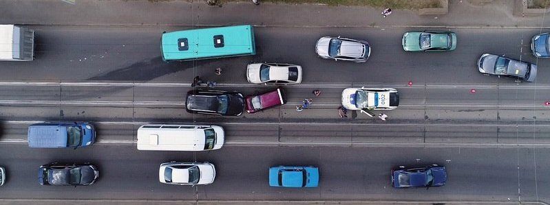 Огромная пробка на Старом мосту: причины