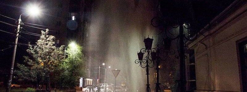 Фонтан в центре Днепра залил Успенскую площадь