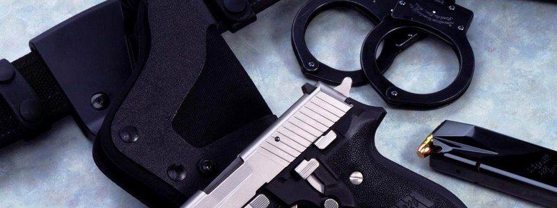 В Днепре нетрезвый мужчина угрожал оружием посетителям магазина