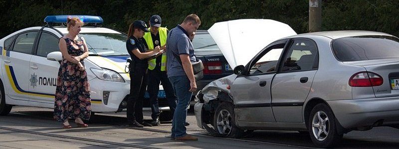 ДТП на Старом мосту: дорогу не поделили два Lanos