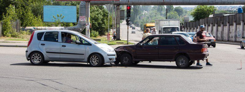 ДТП на Калиновой: дорогу не поделили Mitsubishi и ВАЗ