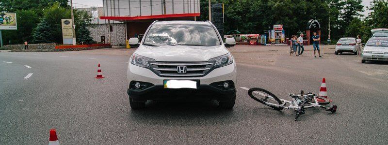 ДТП на Марии Лисиченко: велосипедист врезался в Honda