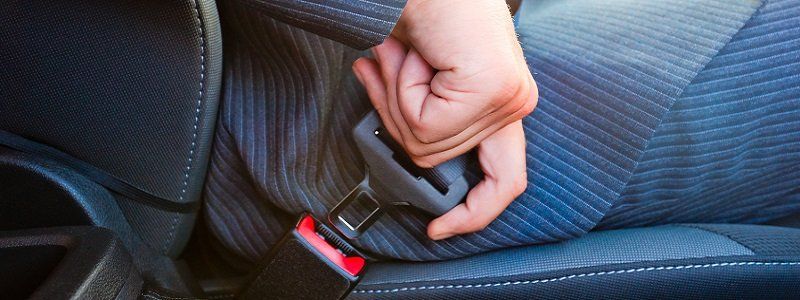 Не пристегнул ремень - задержали за неуплату алиментов: в Днепре случайно нашли злостного неплательщика
