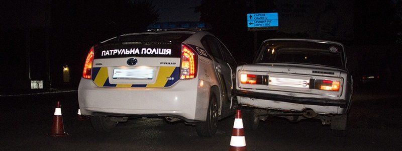 Спеша на помощь избитому рому, на проспекте Нигояна патрульная машина задела ВАЗ