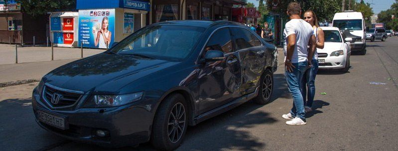 На 12 Квартале в ДТП столкнулись фура, Honda и маршрутка