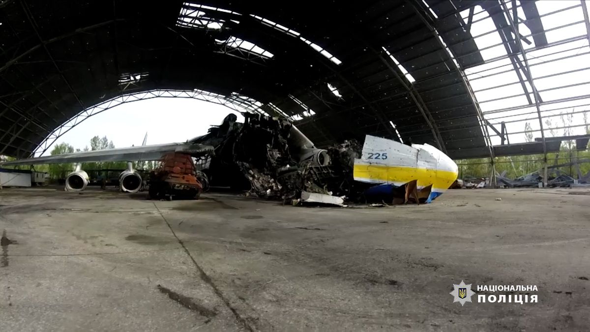 Работали в ангаре "Мрії" и у РЛС "Дуга": взрывотехники из Днепропетровской области разминируют Киевскую область