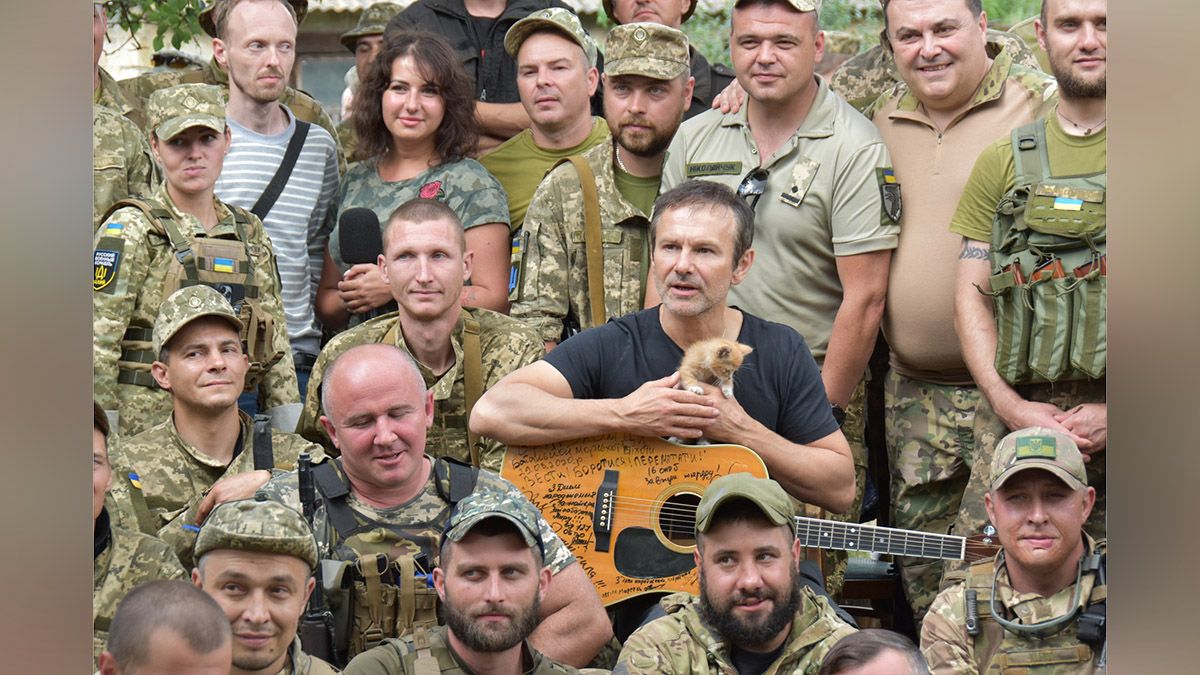 Святослав Вакарчук выступил перед бойцами 93-ей бригады из Днепропетровской области