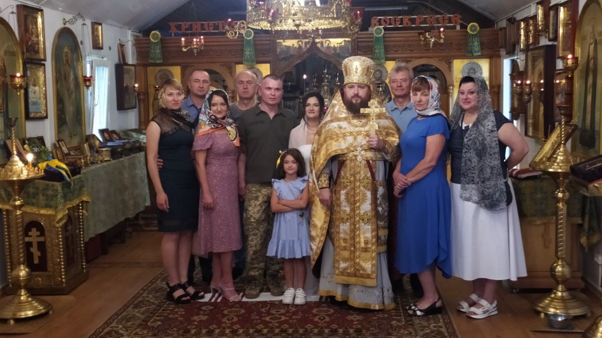 В Днепре обвенчался с любимой Защитник, оборонявший Мариуполь