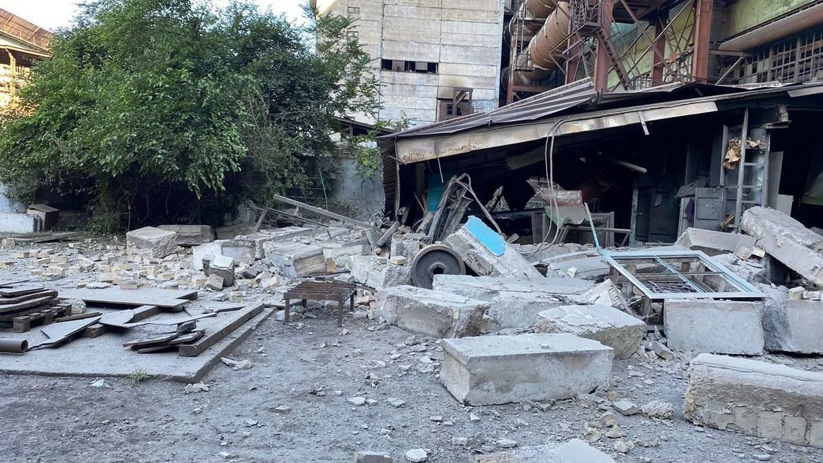 Окупанти поцілили з "Градів" по базі відпочинку у Нікополі