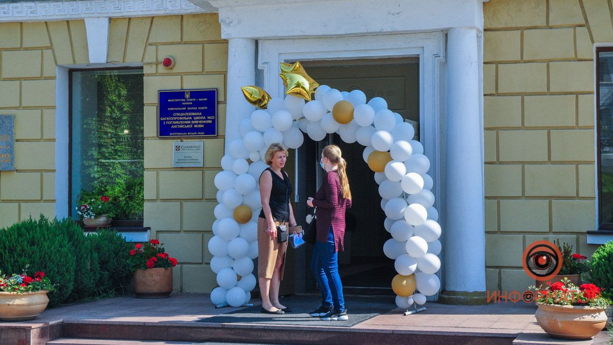 Враг распространяет фейк о том, что возле школы №23 В Днепре размещена техника ВСУ