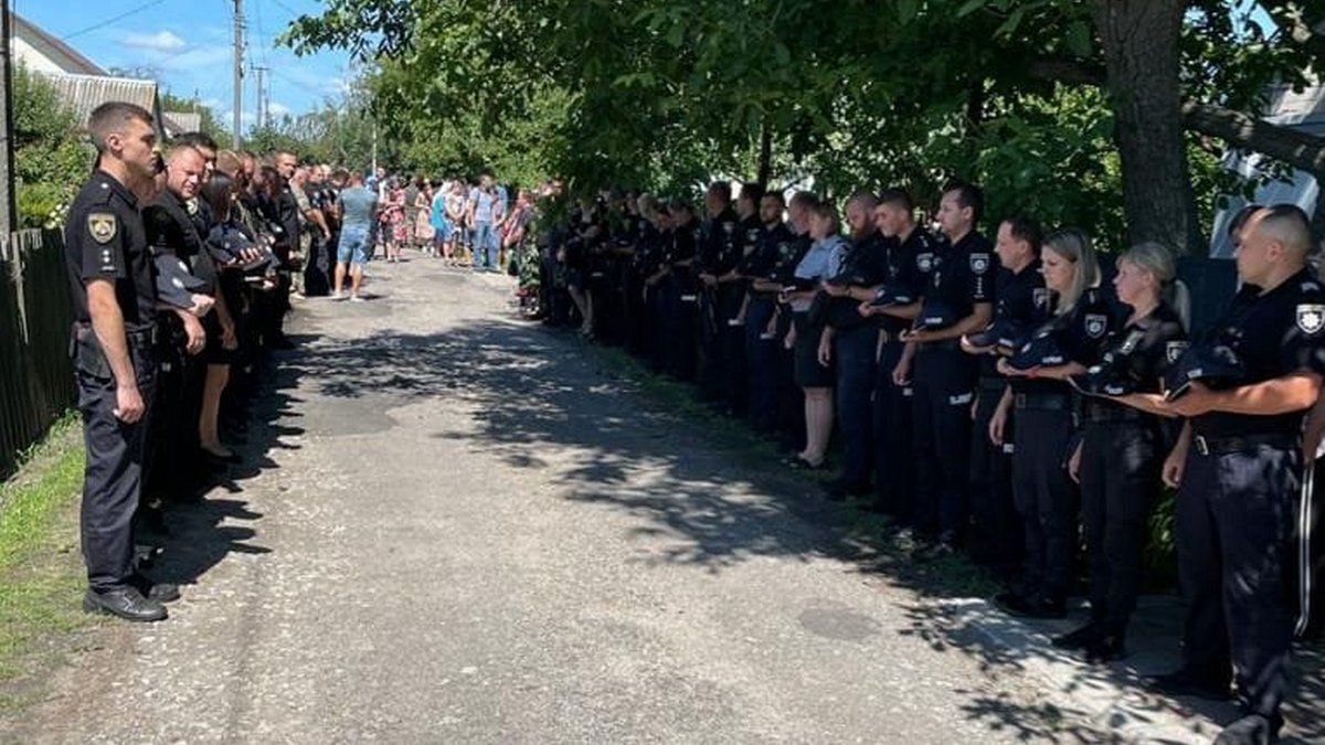 В Дніпропетровській області попрощались з загиблими поліцейськими Петром Андрійченко та Сергієм Кущевським