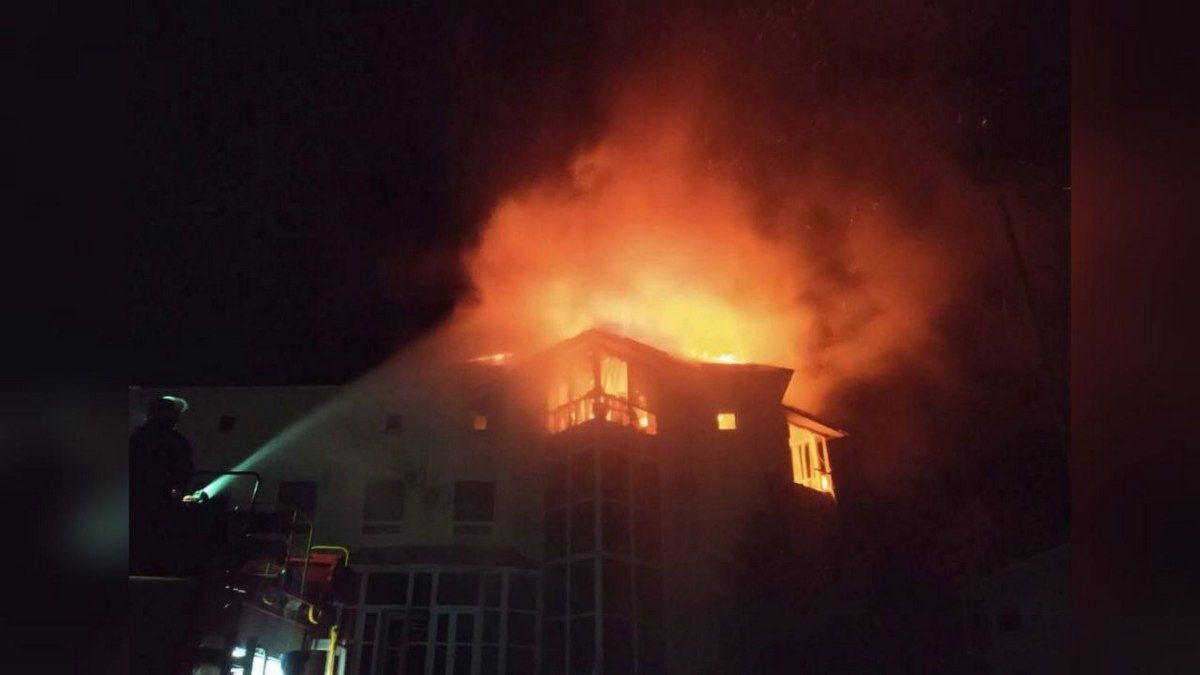 Російські війська накрили вогнем Нікопольский район: пошкоджені будинки, до 1000 людей залишились без світла