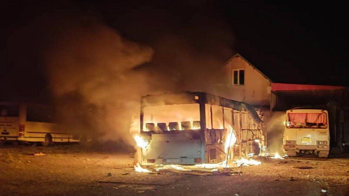 Ворог випустив по Нікополю до 50 снарядів з "Градів" та 2 крилаті ракети: є постраждалий, пошкоджені будинки, газогін та водопровід виведені з ладу