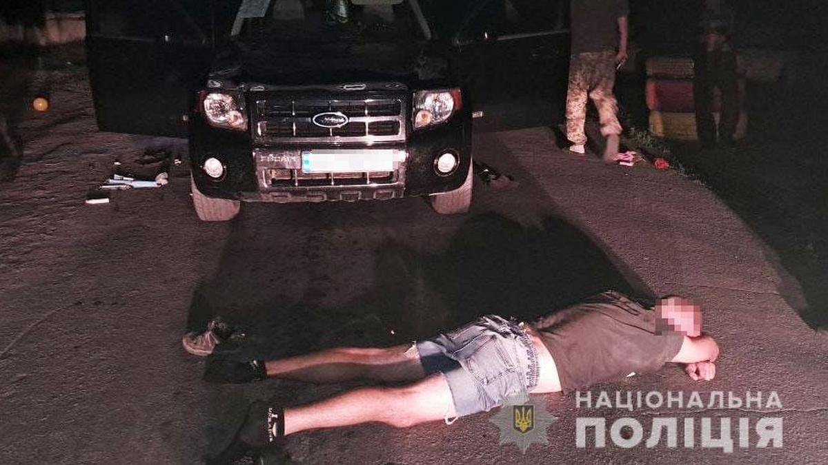 У Павлограді на блокпосту у пасажира Ford виявили автомат Калашникова і набої