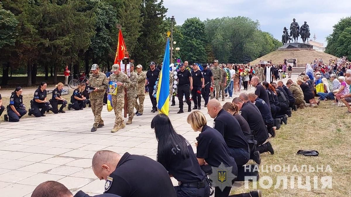 У Дніпропетровській області попрощалися з поліцейським, який загинув на службі