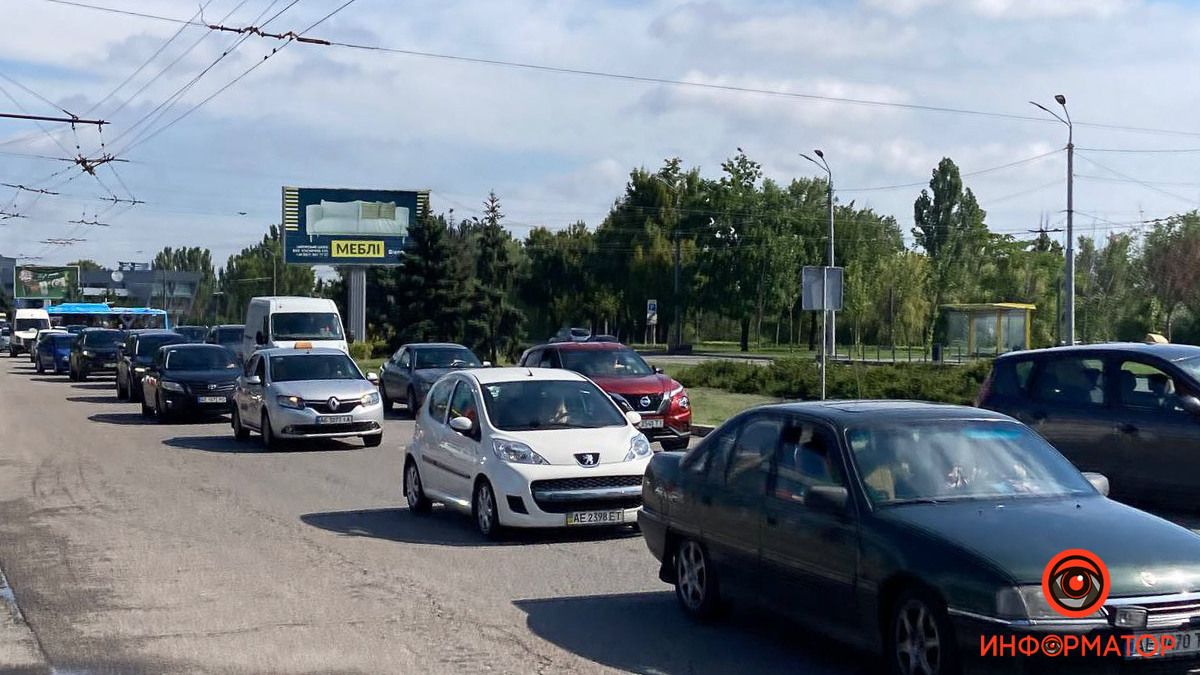 У Дніпрі на Набережній перемоги утворився затор
