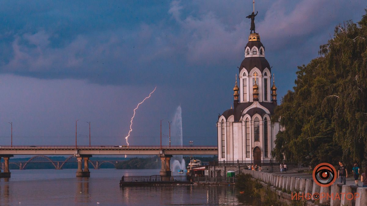 У Дніпрі та області прогнозують грозу, град та сильний вітер