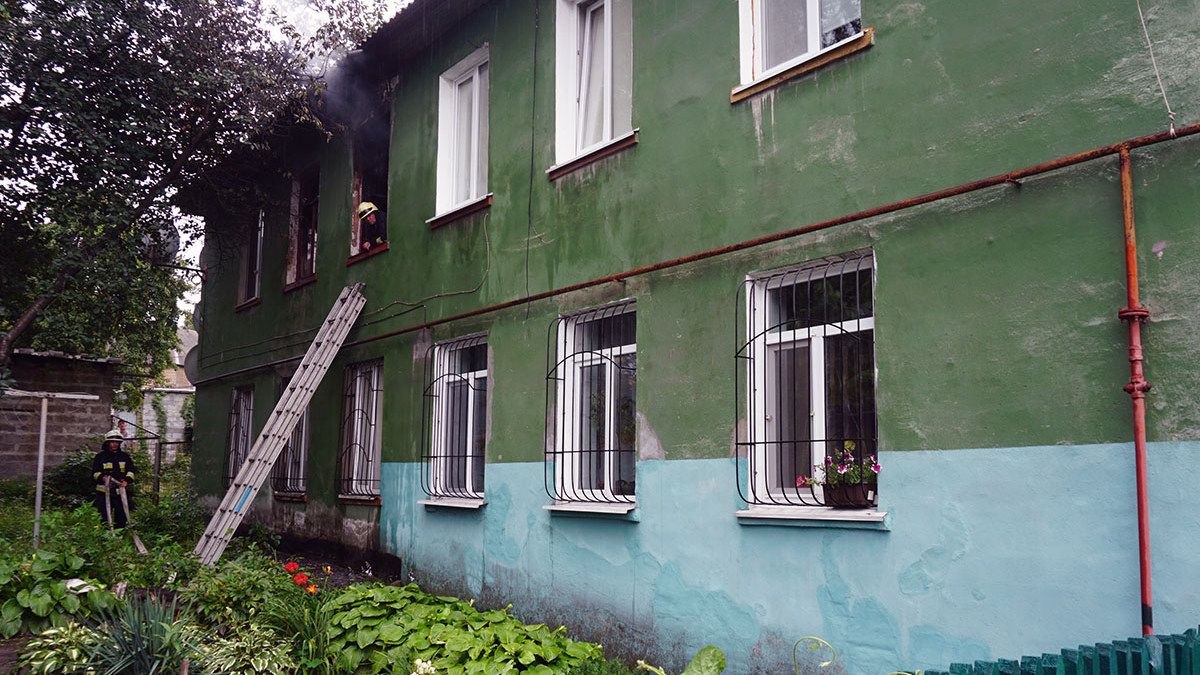 У Дніпрі на Волзькій горіла квартира на другому поверсі