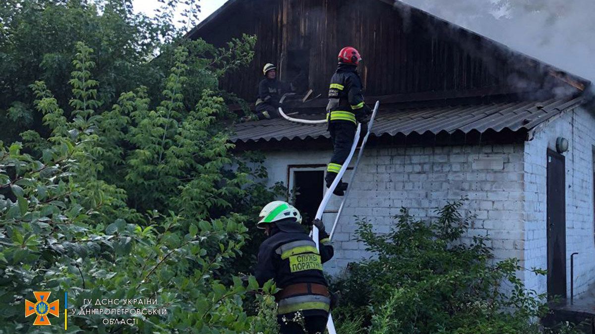 У Дніпрі на Сортувальній горів будинок