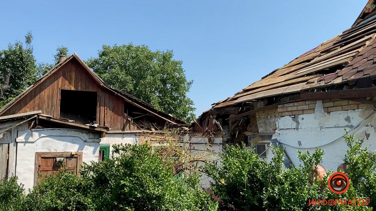 Ночівля у коридорах та пошкоджені домівки: мешканці Марганця розповіли про руйнування після ворожих атак