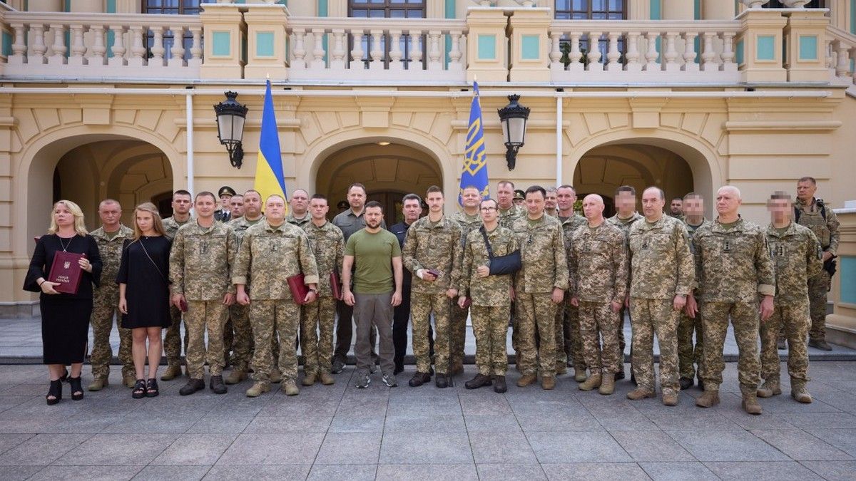 Командує зенітним ракетним дивізіоном, який прикриває Дніпро та область: Зеленський нагородив підполковника Дмитра Шумакова