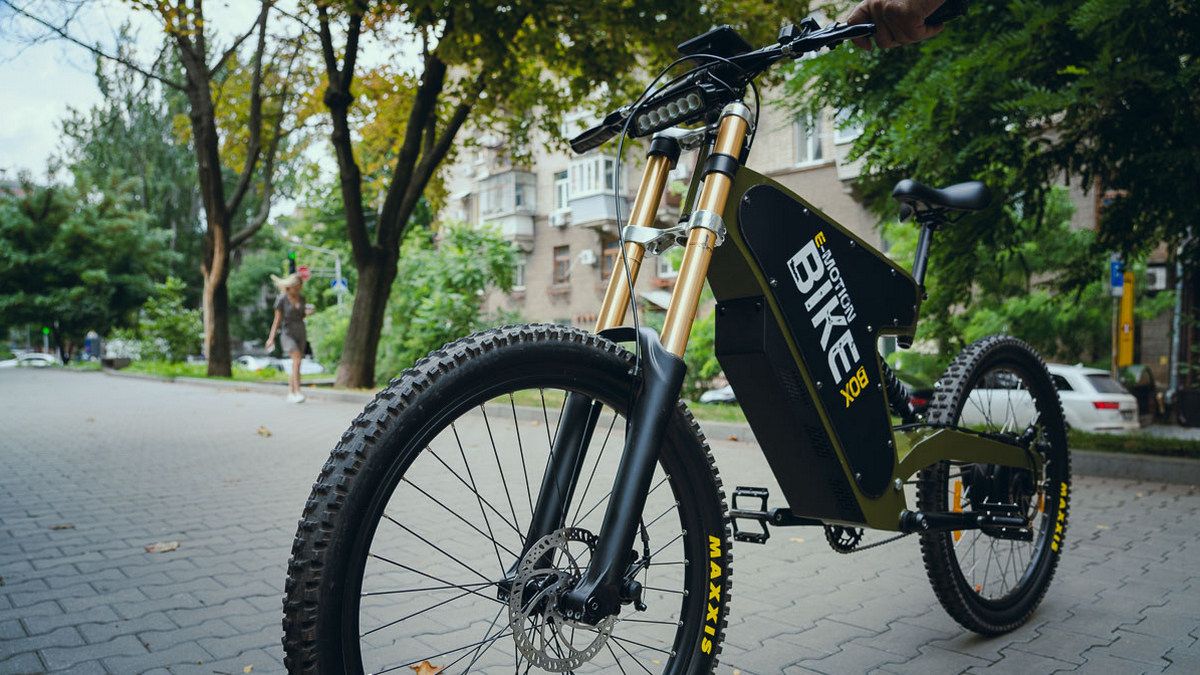 Підприємець із Дніпра створює електровелосипеди для військових