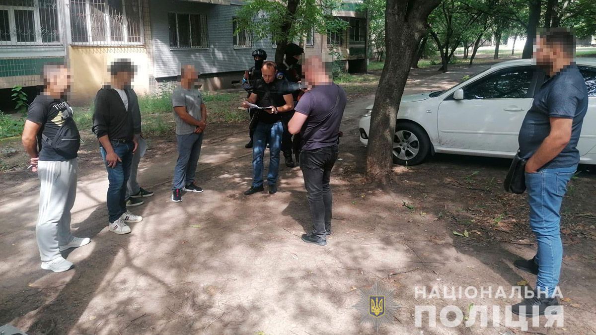 У Кривому Розі троє чоловіків побили 30-річного містянина та викрали у нього 195 тисяч доларів