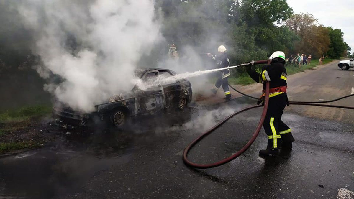 У Дніпропетровській області вогонь охопив ВАЗ