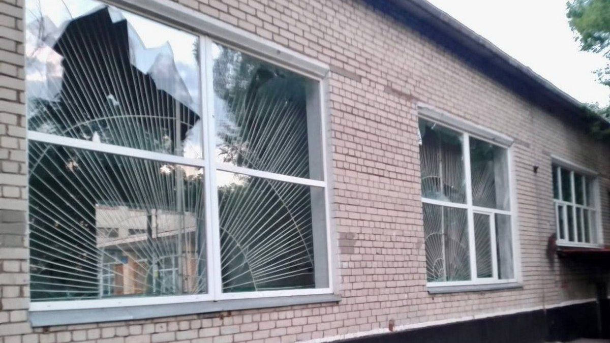 Війська рф тричі обстріляли Нікопольский район: поранили чоловіка, пошкодили 27 будинків і декілька магазинів