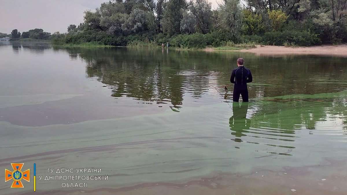 У Кам'янському підліток пішов купатися і зник: його шукають водолази