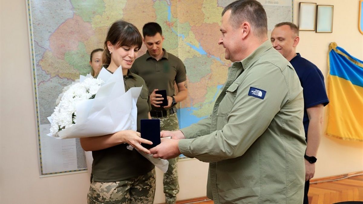 Награды от всего Днепра Филатов вручил медицинским служащим почетные медали
