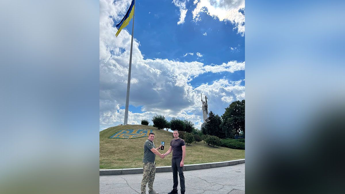 Мер Кам'янського Андрій Білоусов отримав почесний нагрудний знак "За заслуги перед Збройними Силами України"