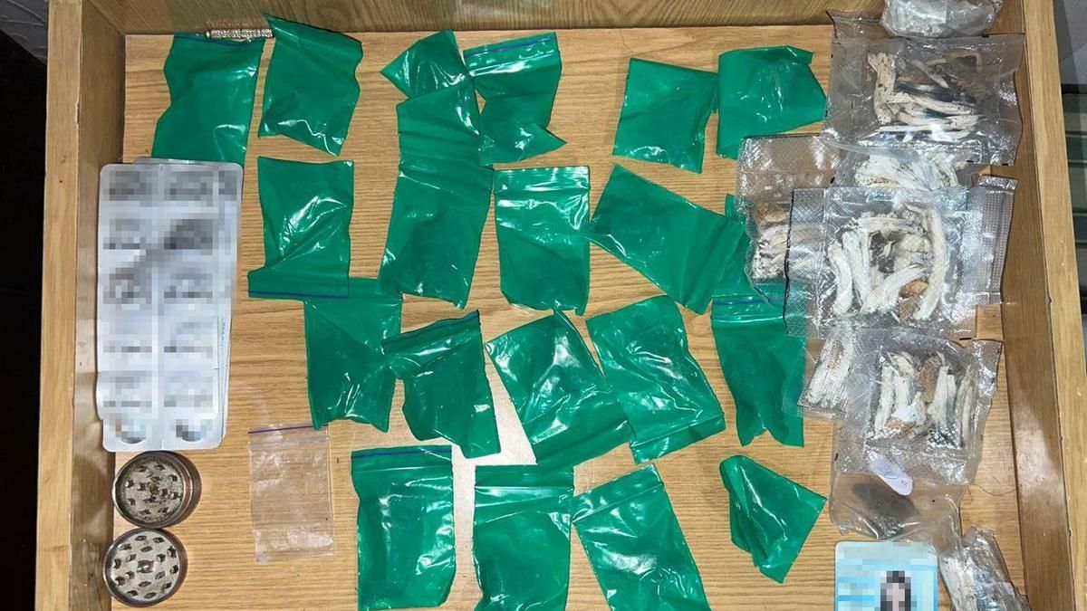 У Дніпрі збували наркотики через різні служби таксі