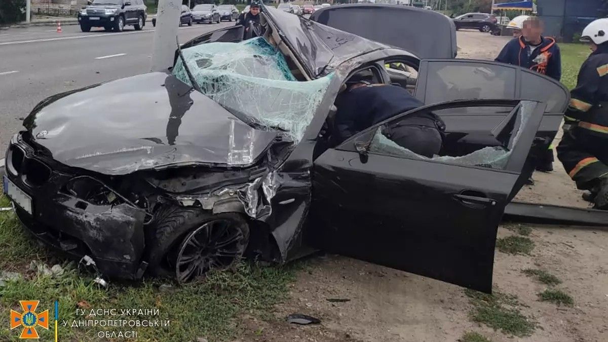 В Павлограде столкнулись Skoda и BMW: пострадали двое мужчин