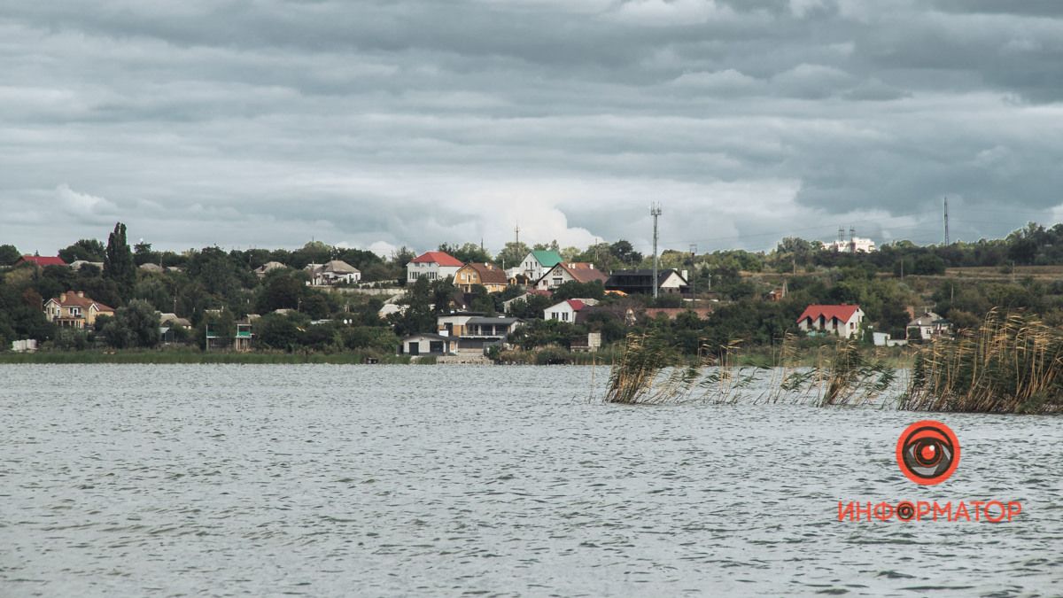 Хвилі, хмари і дерева: як виглядає коса на Малиновського похмурим осіннім днем