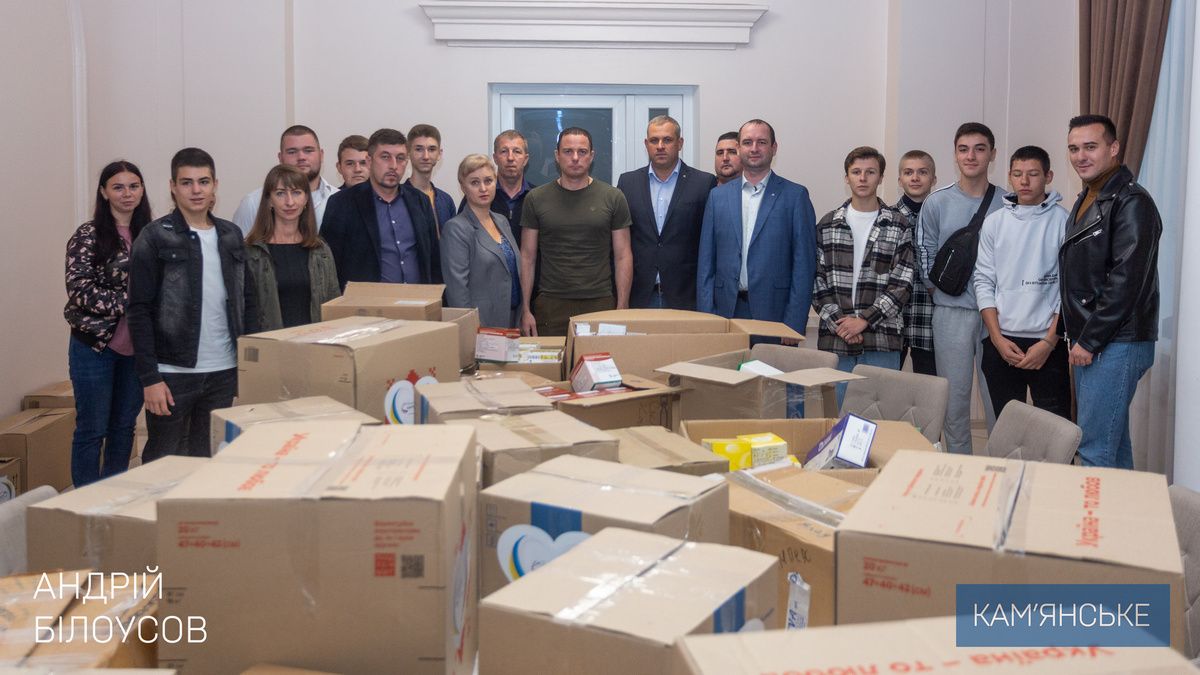 Кам'янське передало військовим лікарям на передову 3,5 тони медикаментів