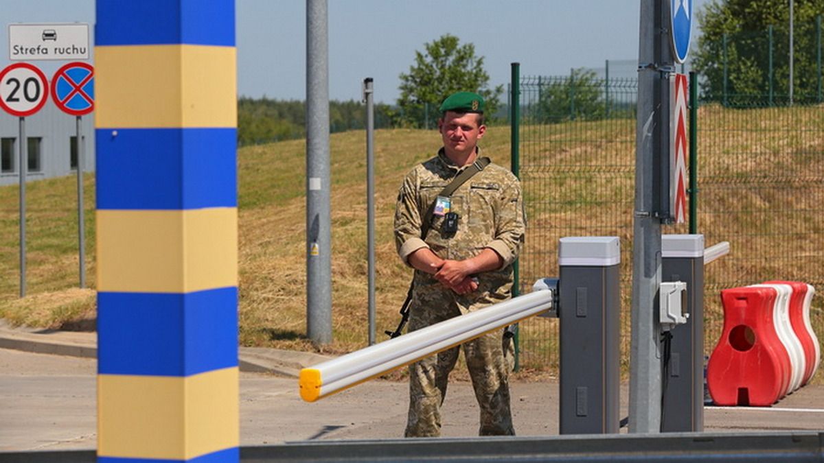 Чоловік з Дніпропетровської області за 7 тисяч доларів переправляв людей за кордон