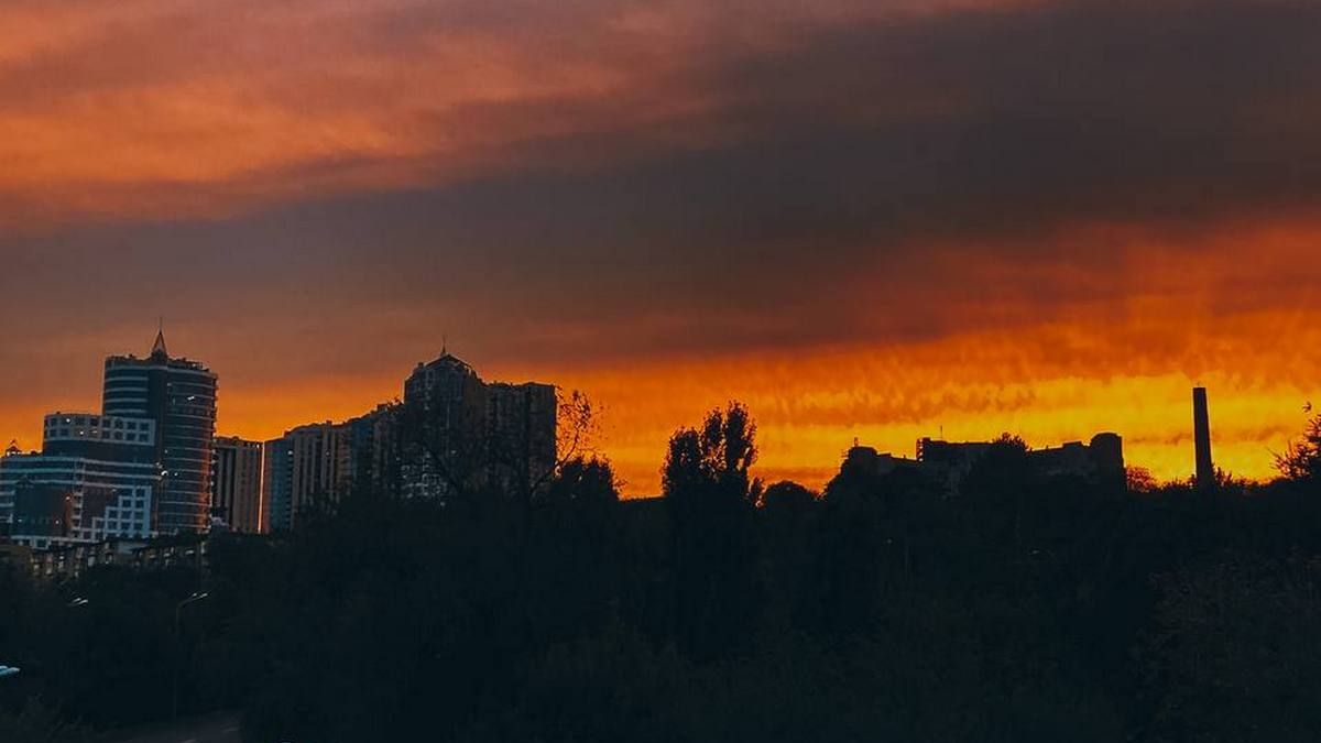 У Дніпрі був яскравий захід сонця: фото з соцмереж