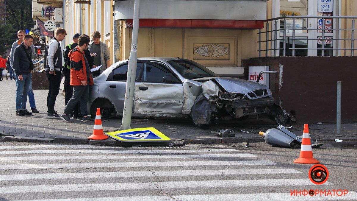 У Дніпрі на В’ячеслава Липинського Daewoo влетів у стовп