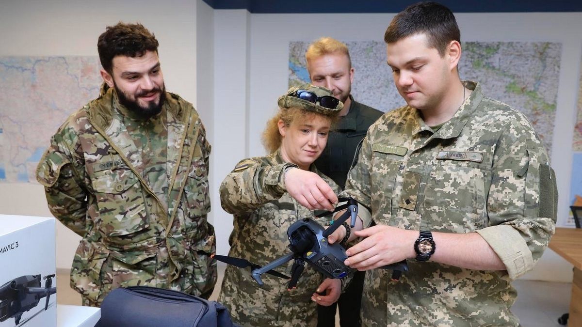 "Завдяки вам швидше перемагатимемо ворога" - військові подякували дніпрянам за підтримку технікою