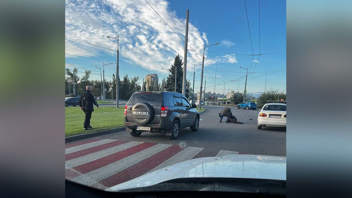 У Дніпрі біля “Вавілону” на пішохідному переході Suzuki збив 15-річну дівчинку