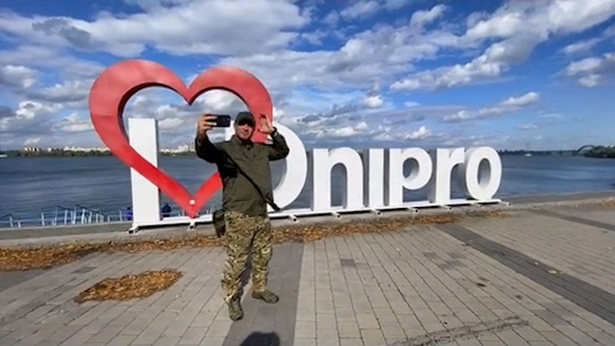 "Титан" Николай Тищенко, который "разминировал" Харьковскую область палкой, посетил Днепр