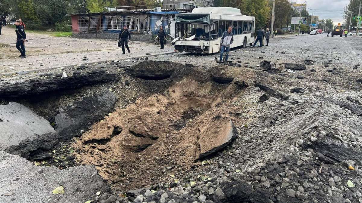 У Дніпрі ворожа ракета розірвалася в 5 метрах від автобуса
