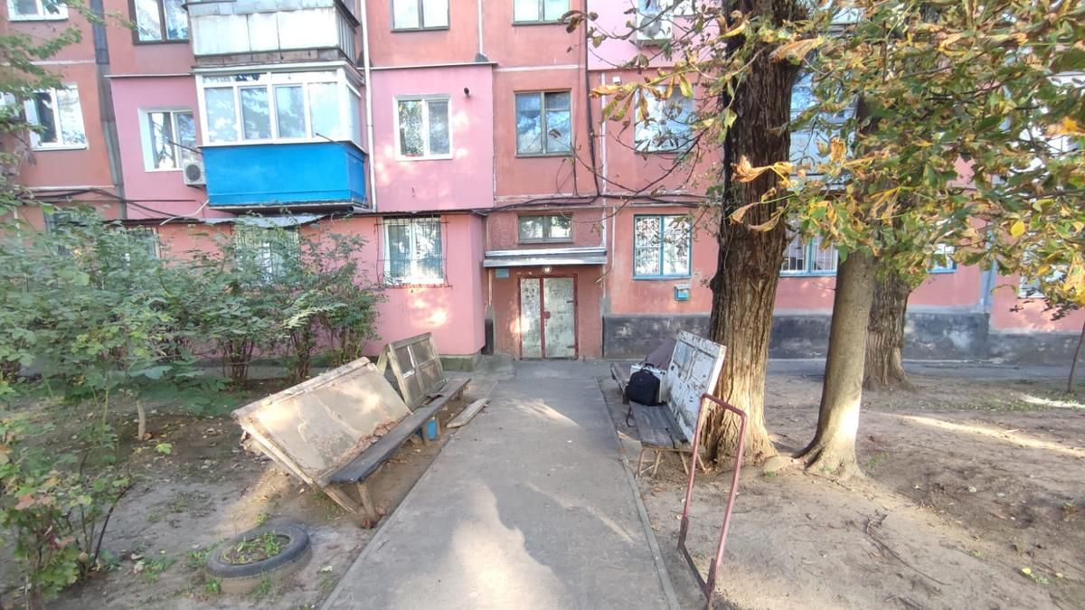 В Дніпропетровській області чоловік риболовною пешнею вбив та пограбував літню жінку