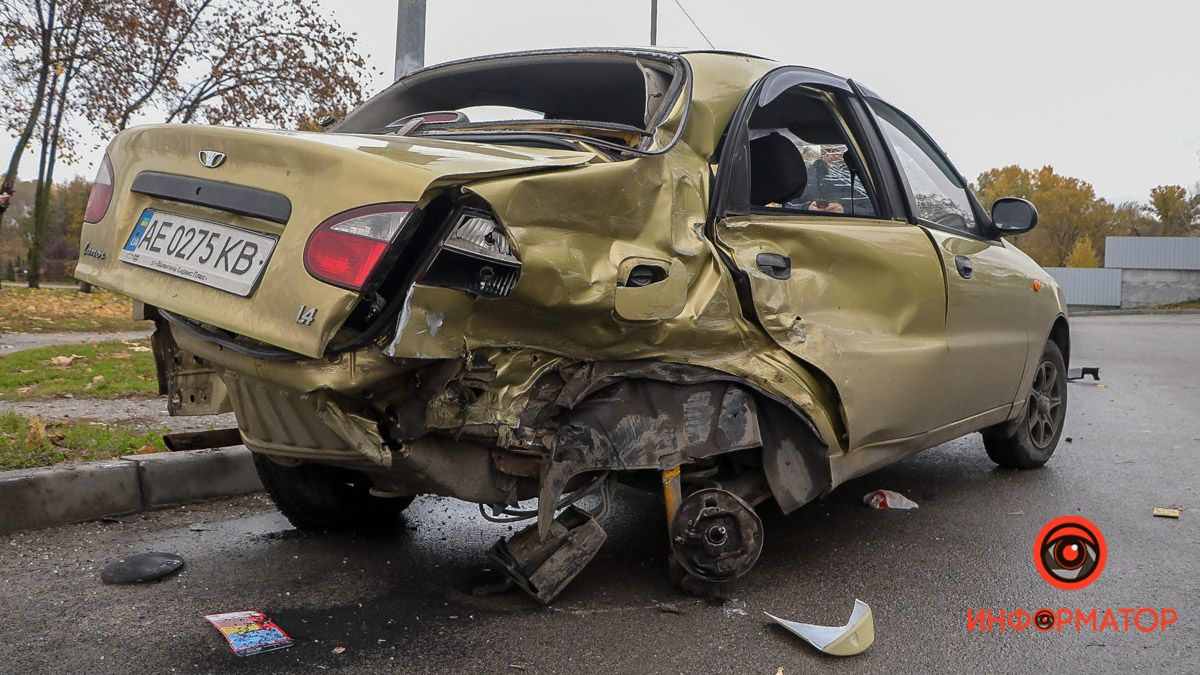 У Дніпрі на Набережній Заводській ДТП: Kia врізалась у Daewoo, постраждав чоловік