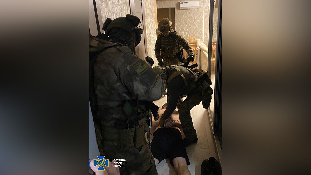 Погрожували розправою і вимагали гроші у підприємців: в Дніпрі затримали злочинне угрупування